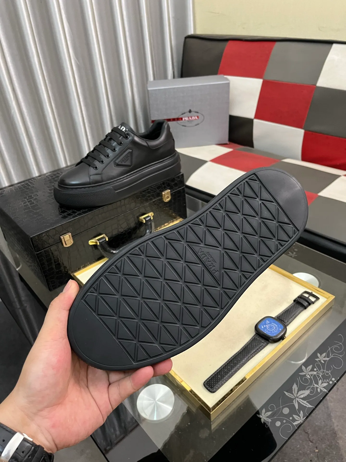 Men's shoes 💰580⌚️⌚️【PRADA】Prada casual shoes, originally developed 1:1, made of high-mercerized cowhide with imported cowhide, silk sheepskin lining, rubber outsole, comfortable and soft on the foot, size: 38-444️⃣Colors available